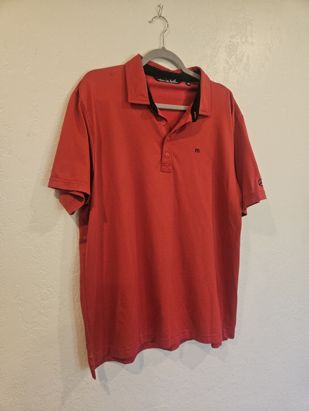 MENS TRAVIS MATHEW GOLF POLO SHIRT XL RED - EX COND. Short Sleeve Made In Peru.